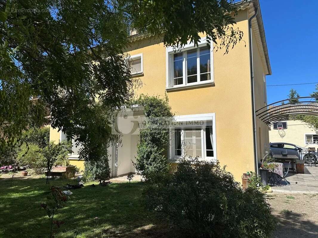 Maison à FONTVIEILLE