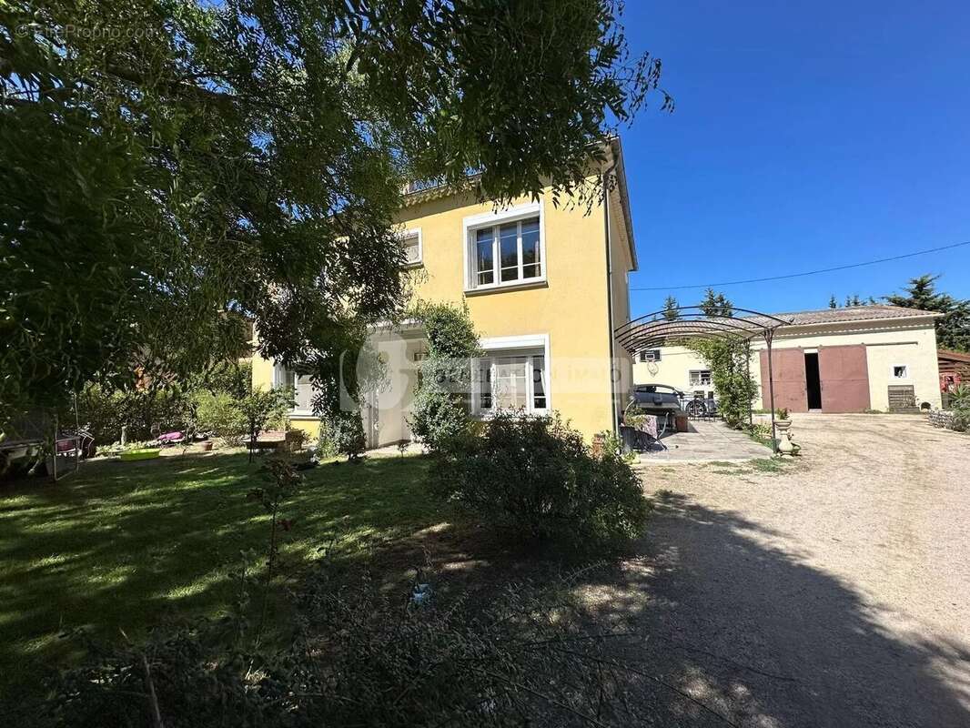 Maison à FONTVIEILLE