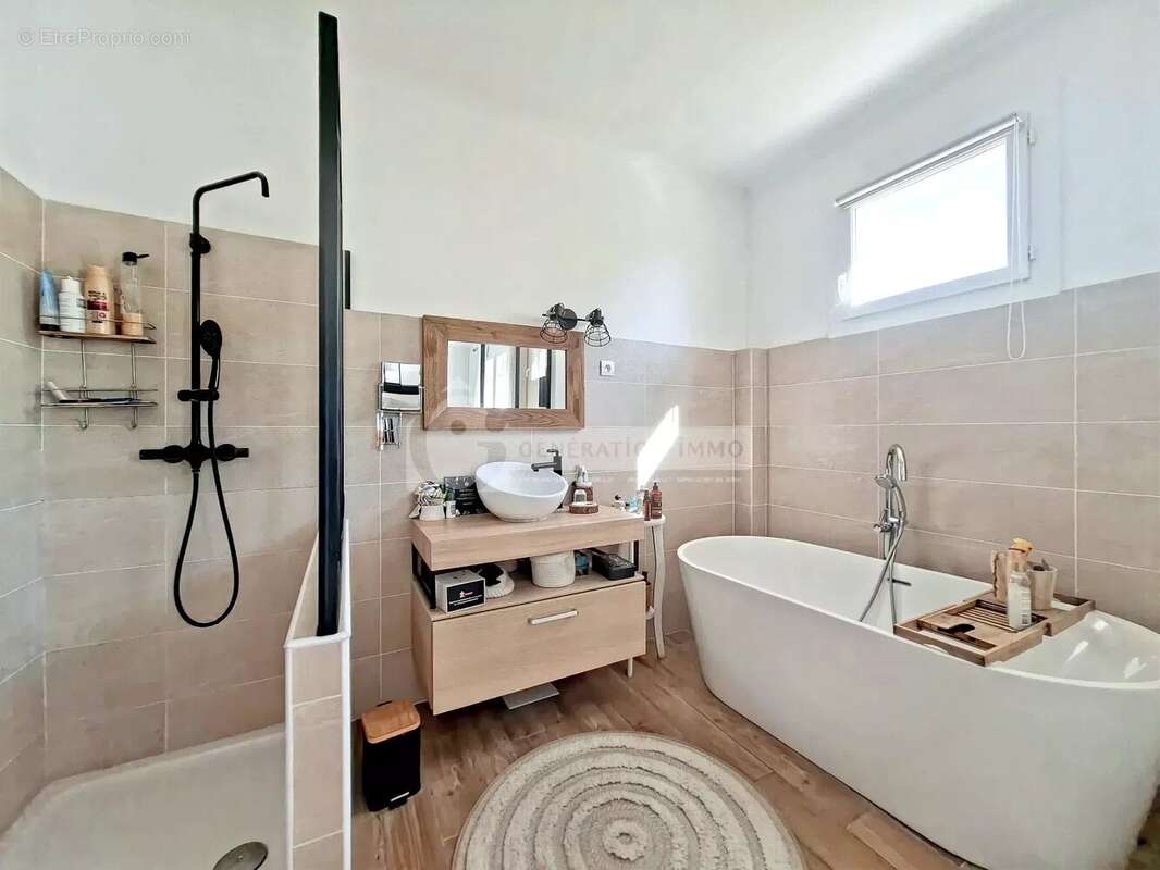 Maison à FONTVIEILLE