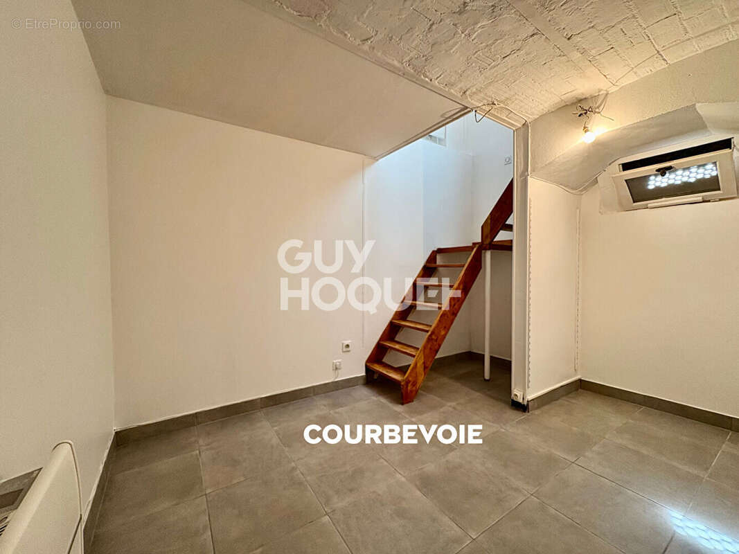 Appartement à COURBEVOIE
