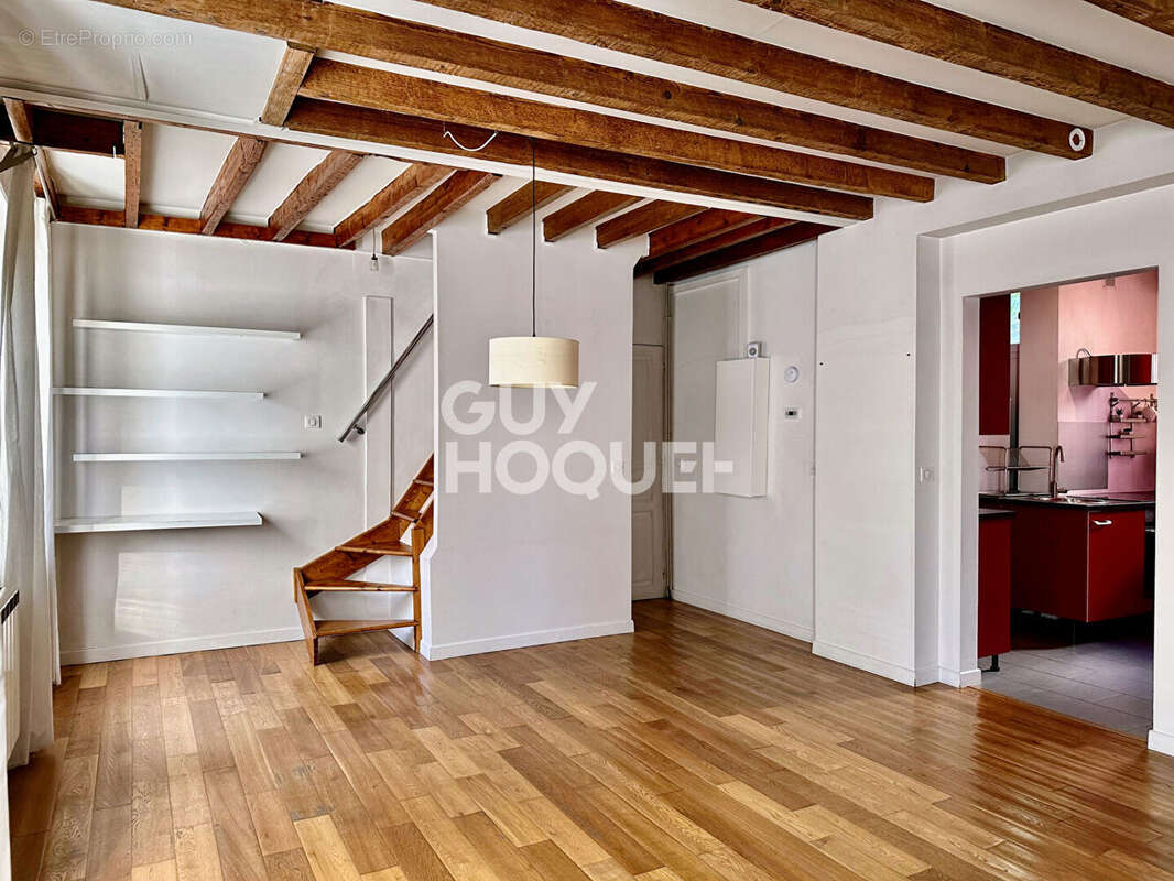 Appartement à COURBEVOIE