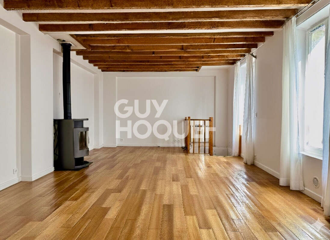 Appartement à COURBEVOIE