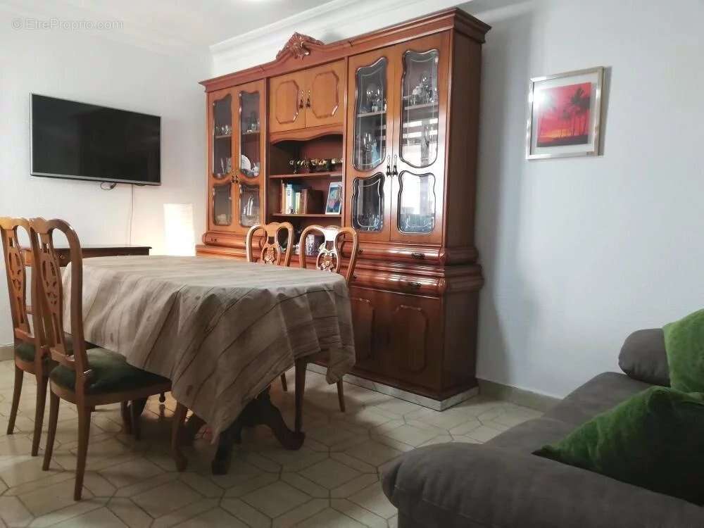 Appartement à SAINT-LAURENT-DU-VAR