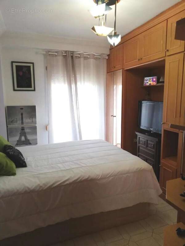 Appartement à SAINT-LAURENT-DU-VAR