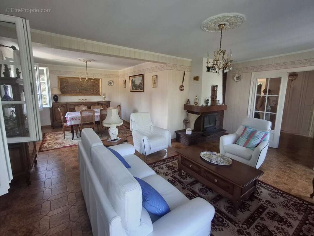 Maison à CHATENOY-LE-ROYAL