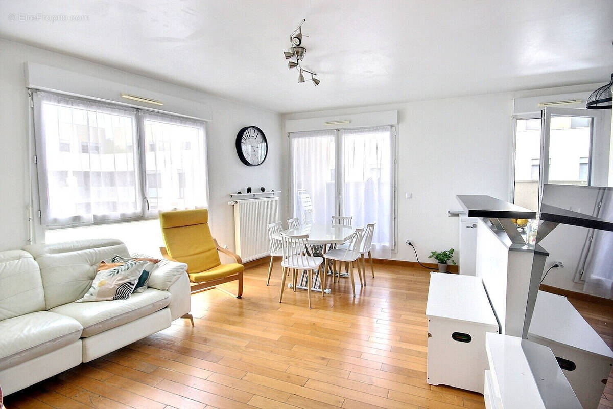 Appartement à FRESNES