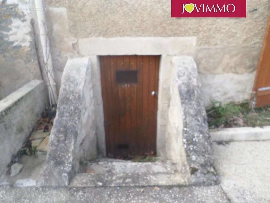 Maison à LUSSAC-LES-CHATEAUX