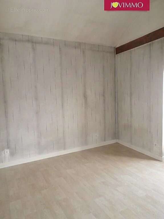 Maison à LUSSAC-LES-CHATEAUX