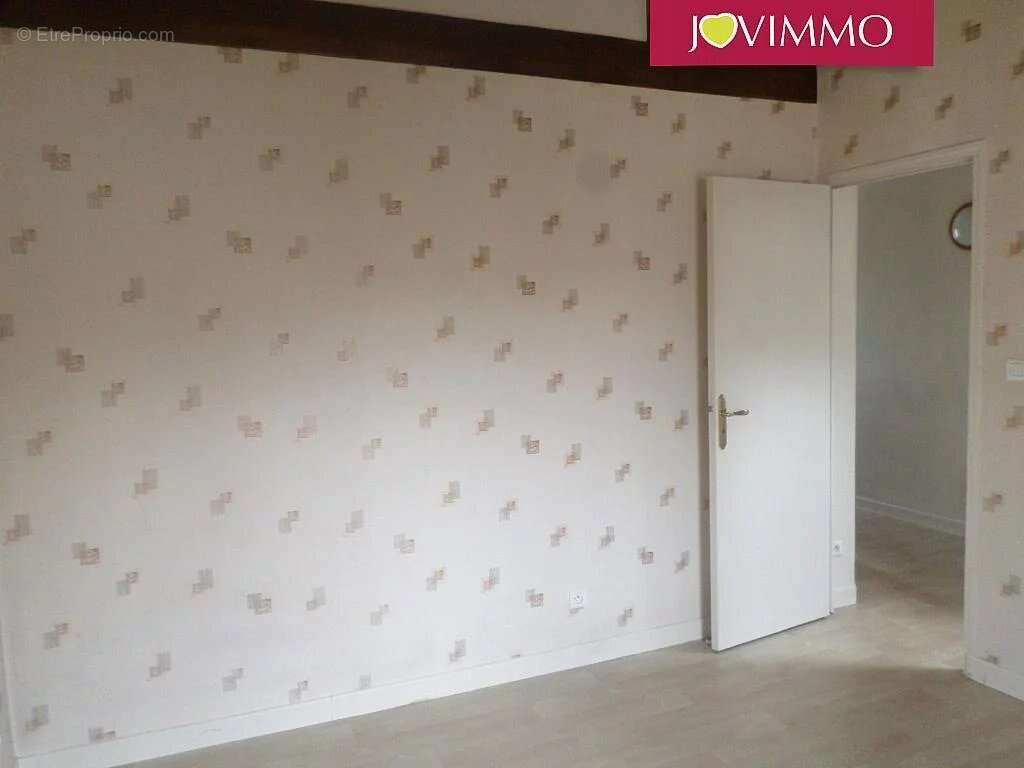 Maison à LUSSAC-LES-CHATEAUX