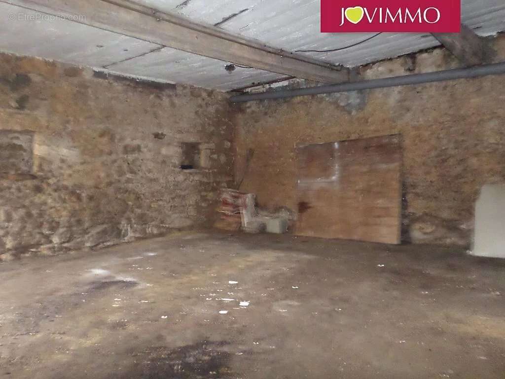 Maison à LUSSAC-LES-CHATEAUX