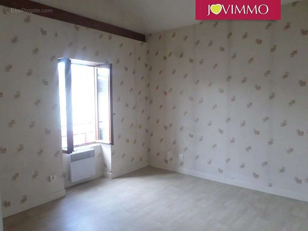 Maison à LUSSAC-LES-CHATEAUX