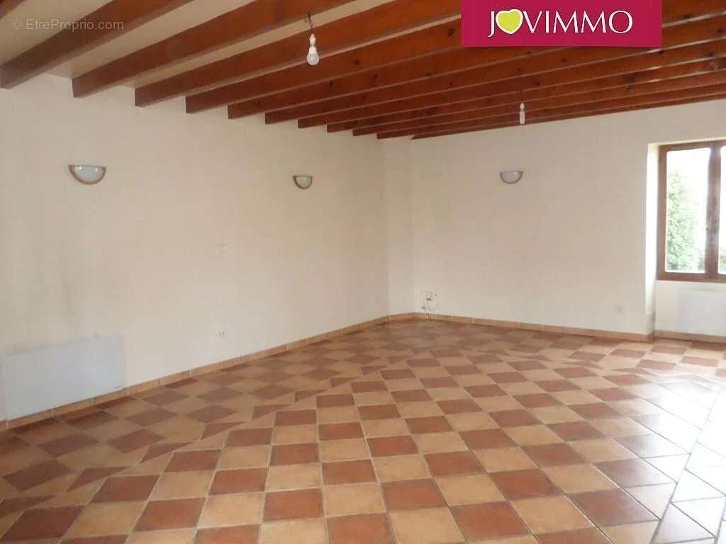 Maison à LUSSAC-LES-CHATEAUX