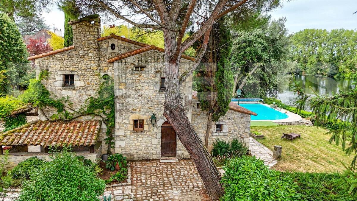 1 - Maison à CHATELLERAULT