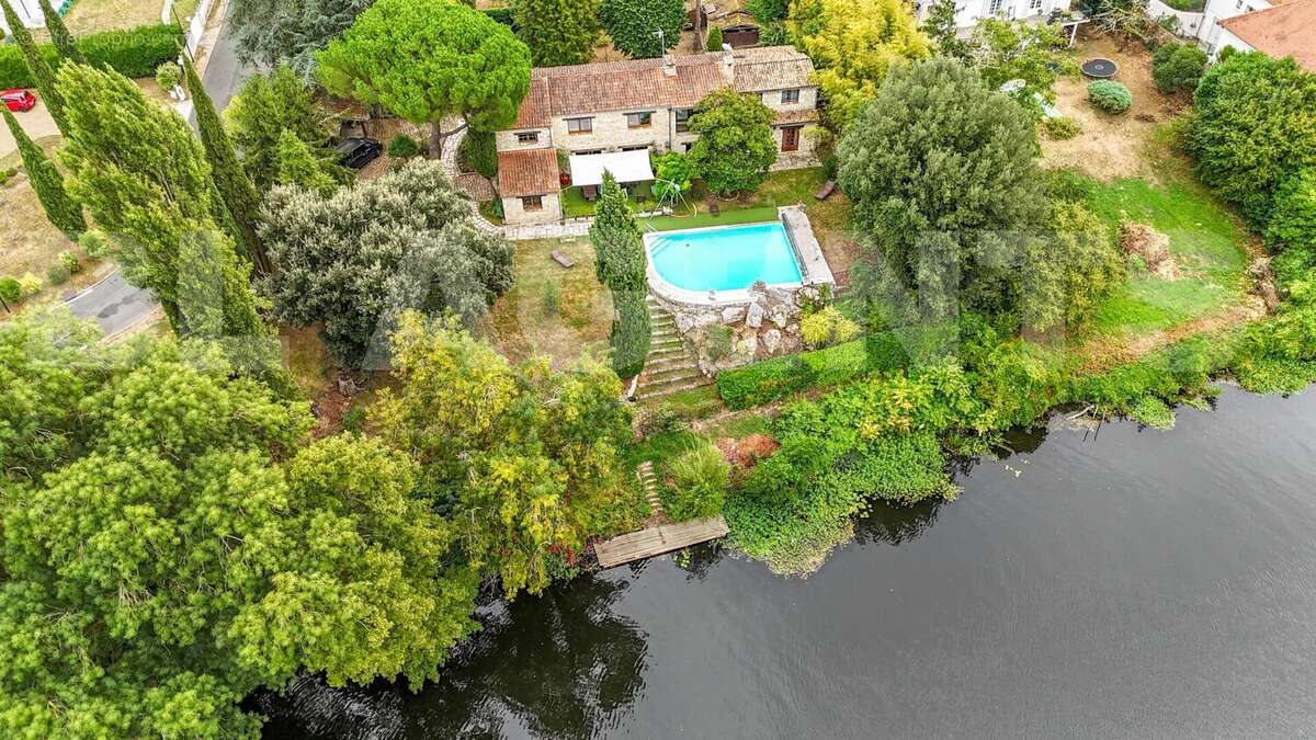 2 - Maison à CHATELLERAULT