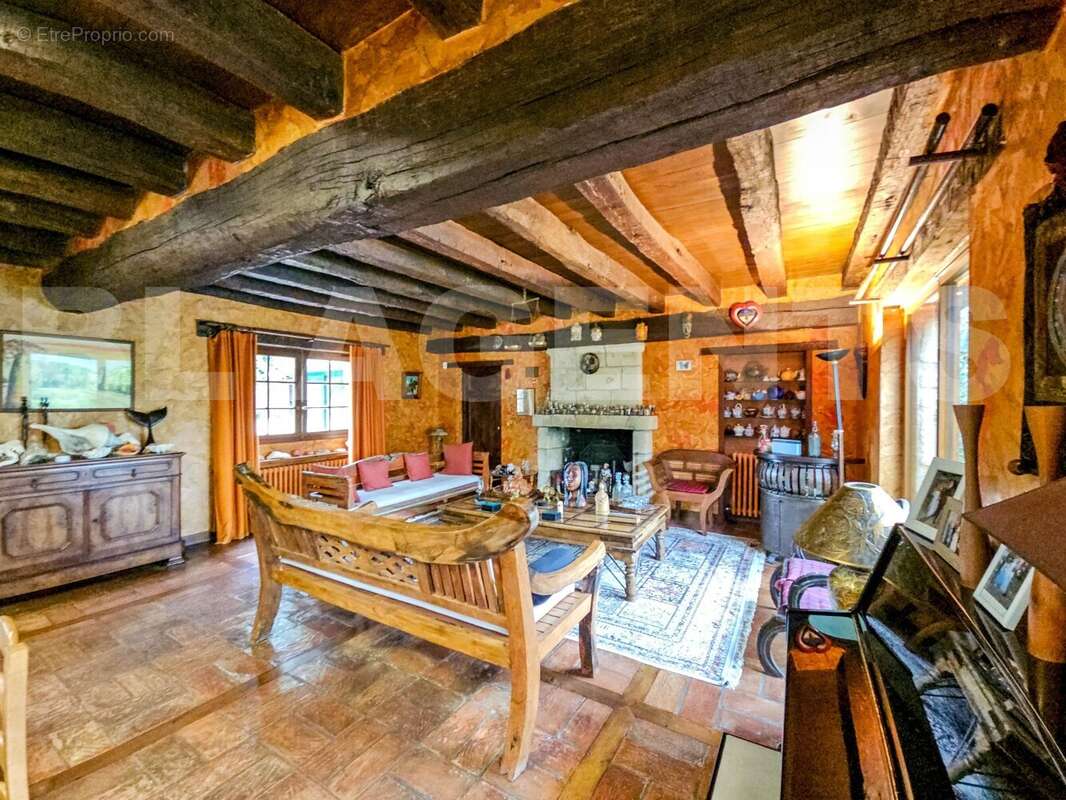 20250830_112719-1 - Maison à CHATELLERAULT