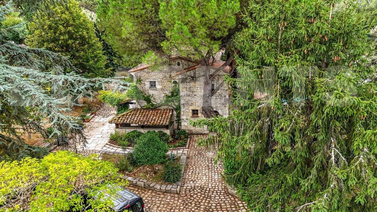 5 - Maison à CHATELLERAULT