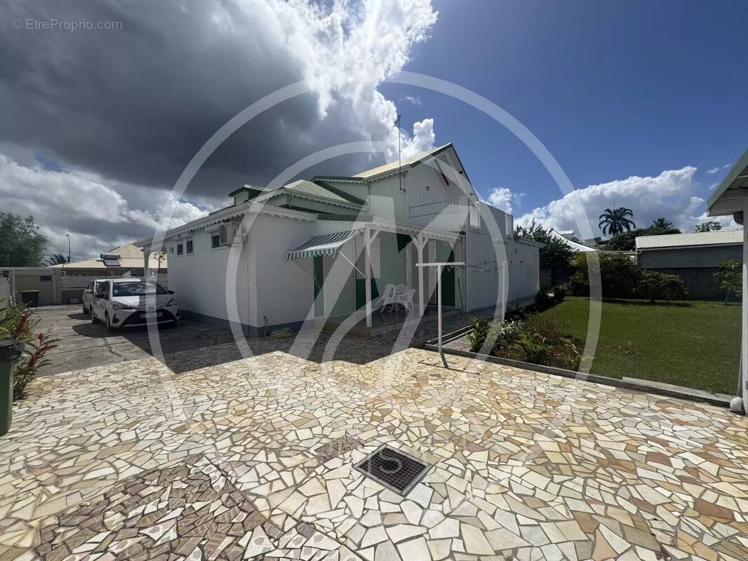 Maison à PETIT-BOURG