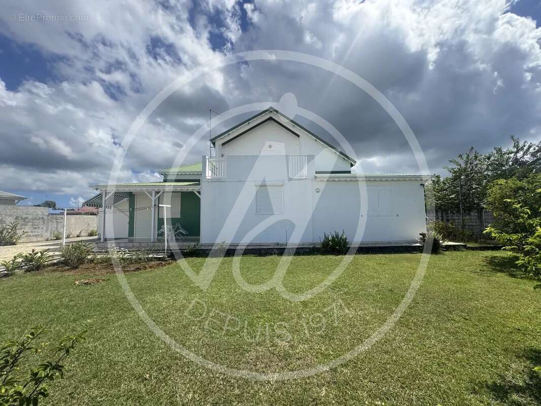 Maison à PETIT-BOURG