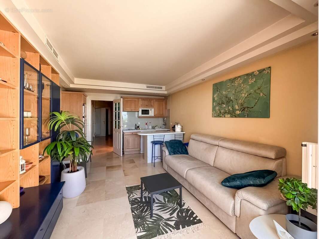 Appartement à SAINT-LAURENT-DU-VAR