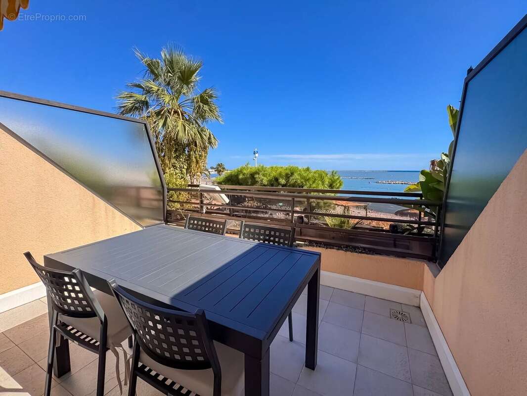 Appartement à SAINT-LAURENT-DU-VAR