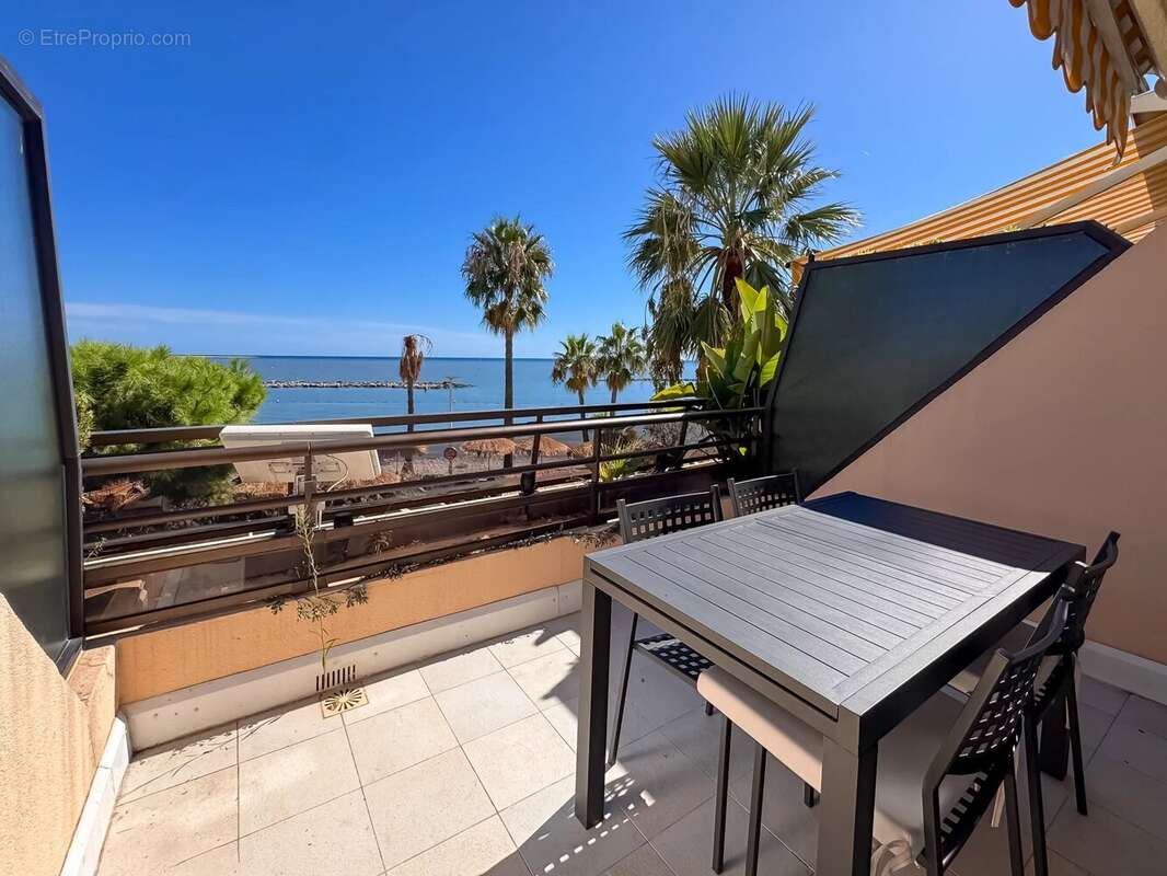 Appartement à SAINT-LAURENT-DU-VAR