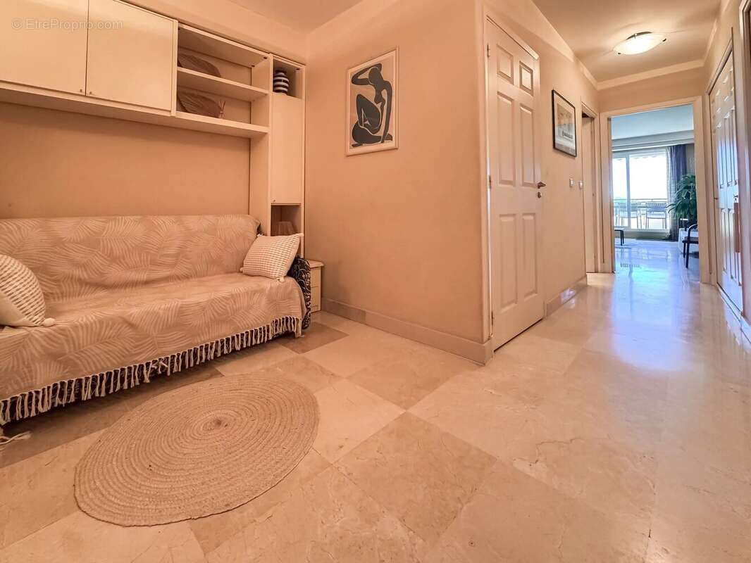 Appartement à SAINT-LAURENT-DU-VAR