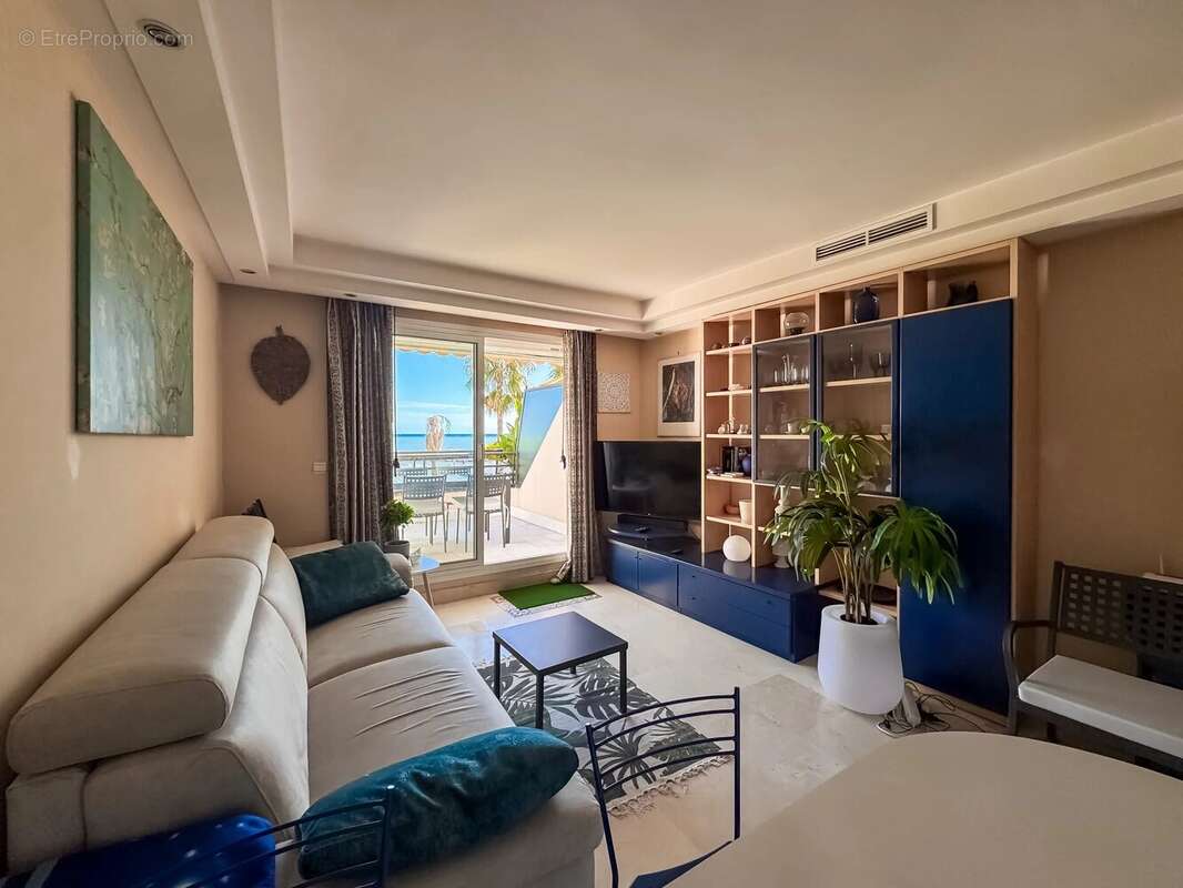 Appartement à SAINT-LAURENT-DU-VAR