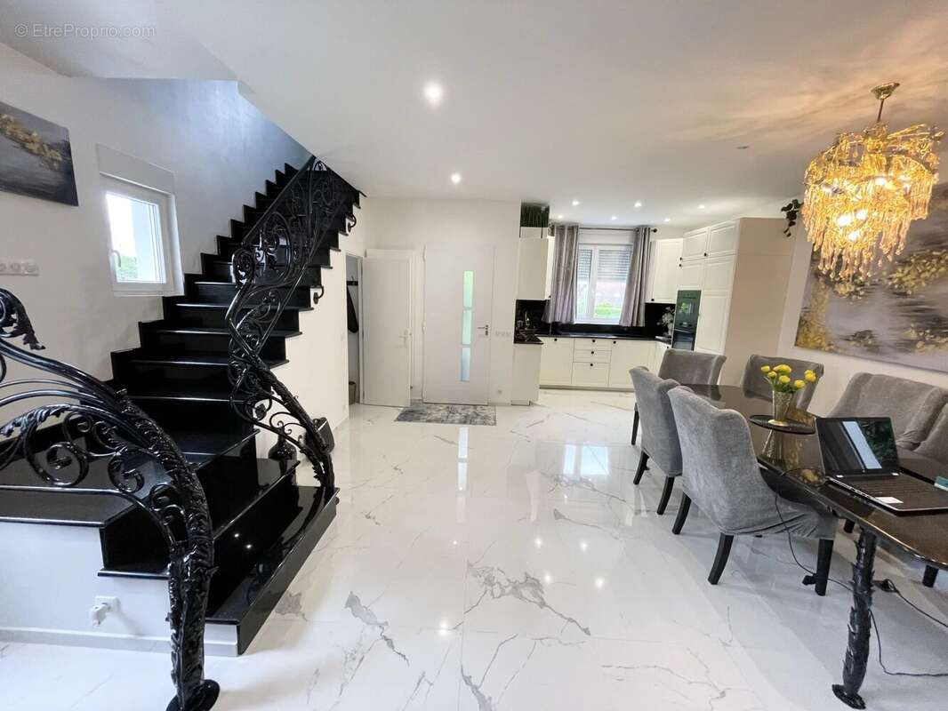 Maison à LE BLANC-MESNIL