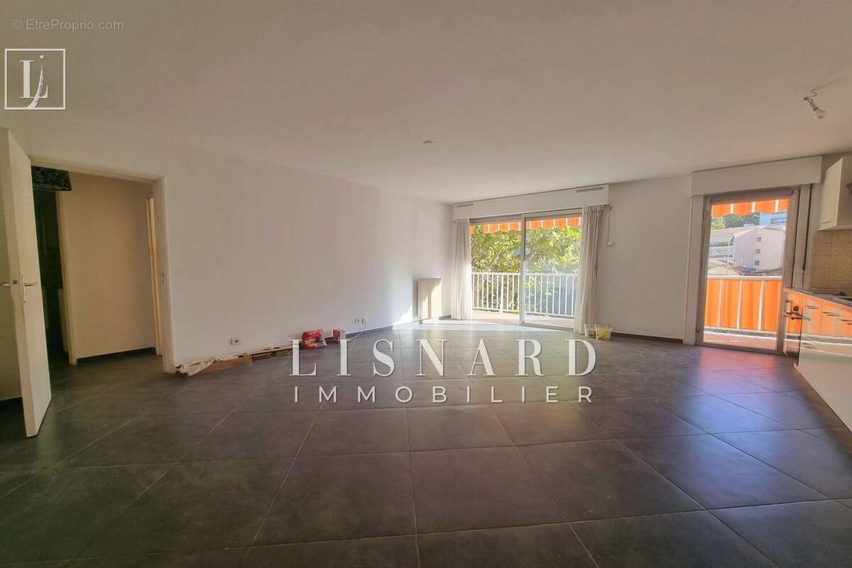 Appartement à VALLAURIS