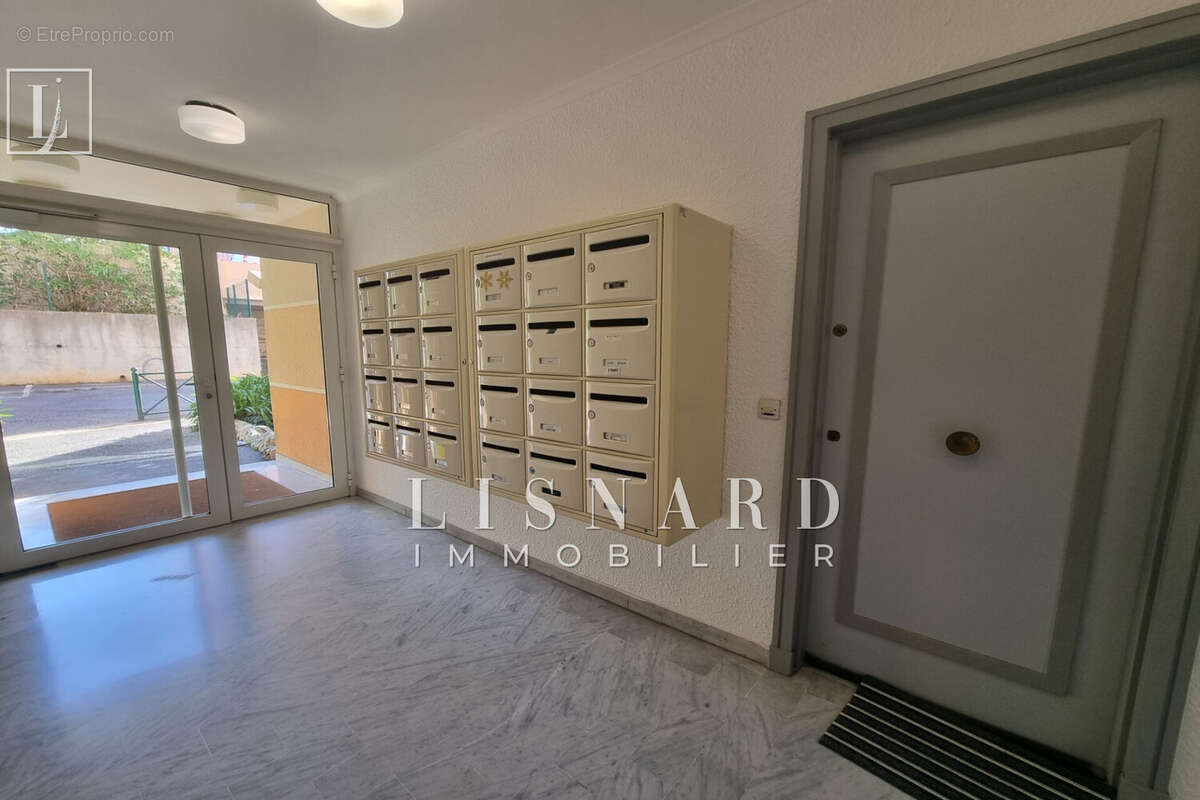 Appartement à VALLAURIS