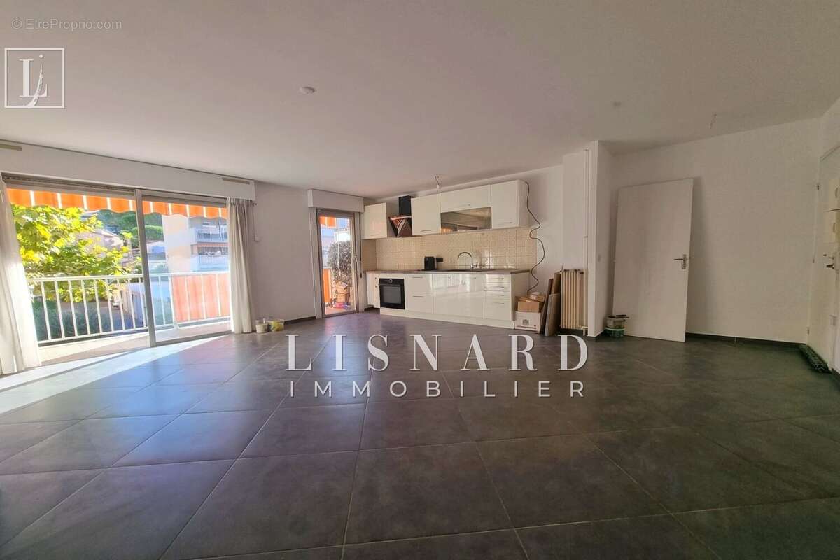 Appartement à VALLAURIS