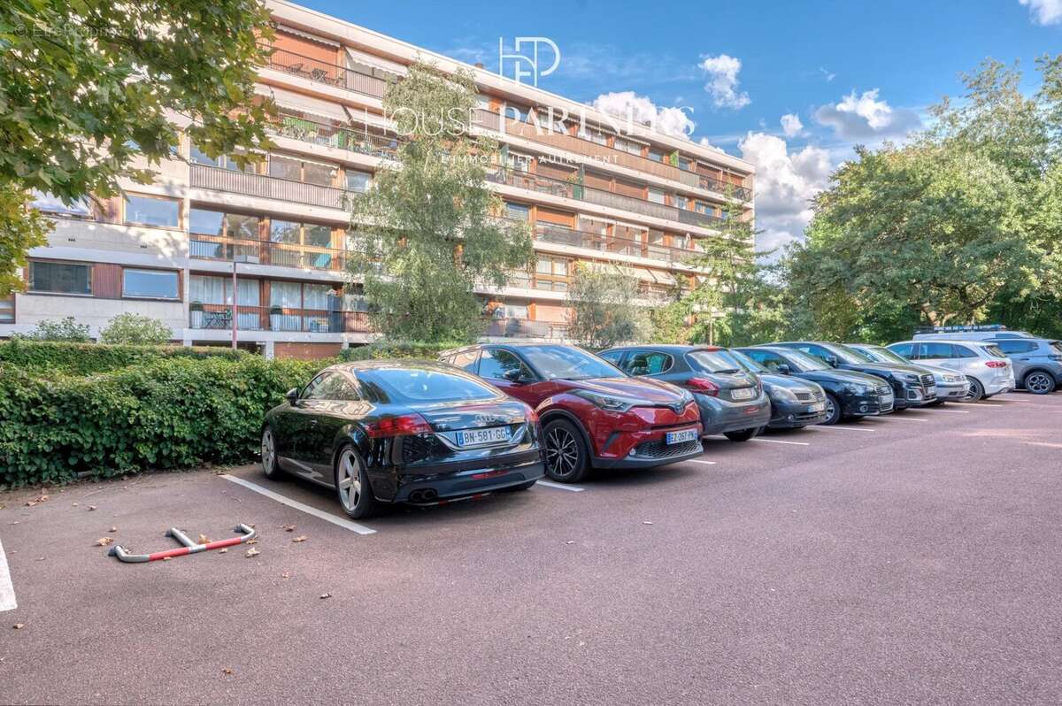 Appartement à LA CELLE-SAINT-CLOUD
