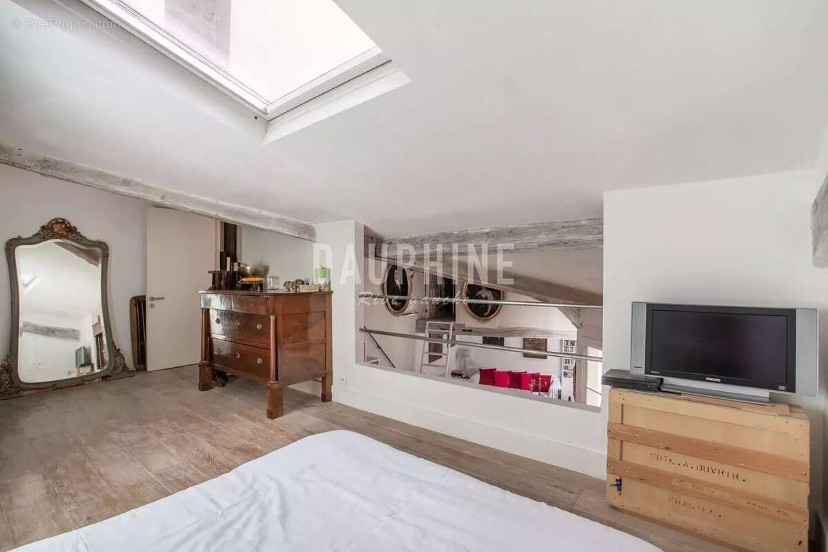 Appartement à PARIS-1E