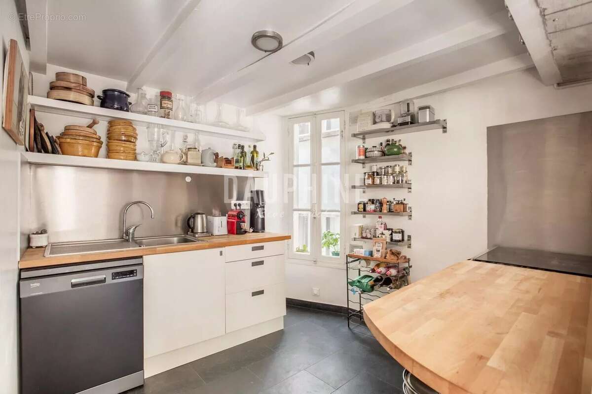 Appartement à PARIS-1E