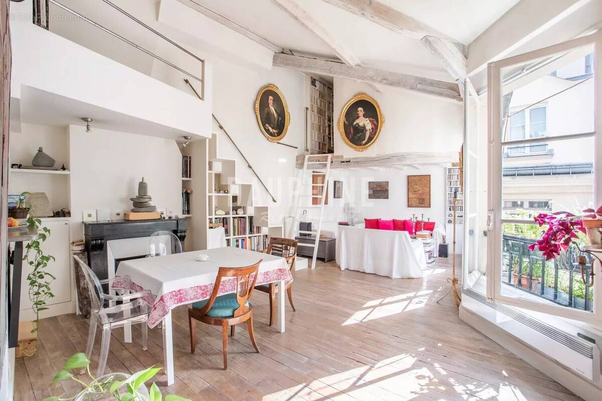 Appartement à PARIS-1E