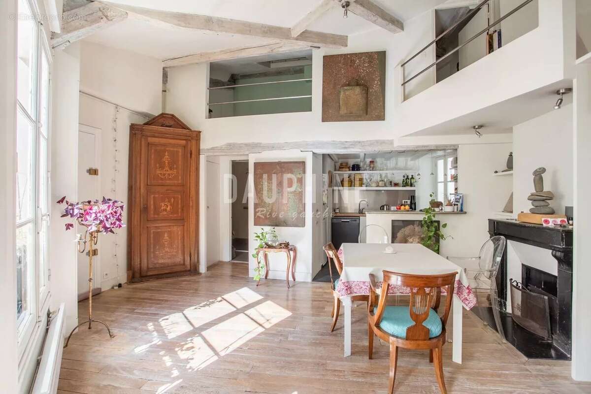 Appartement à PARIS-1E