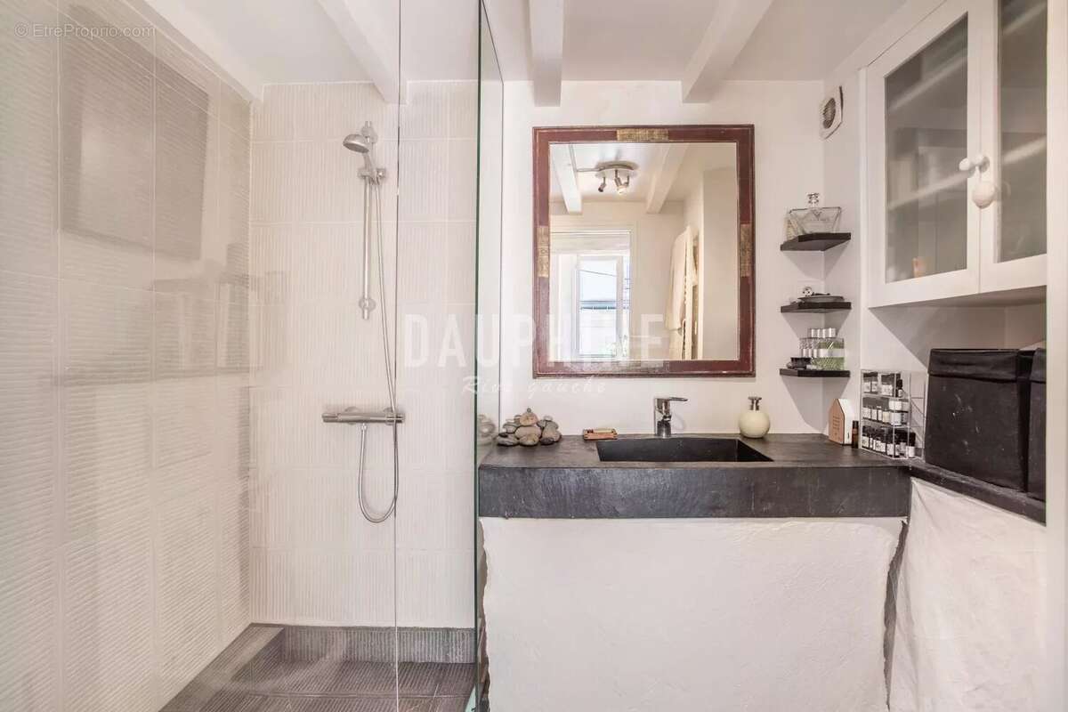 Appartement à PARIS-1E