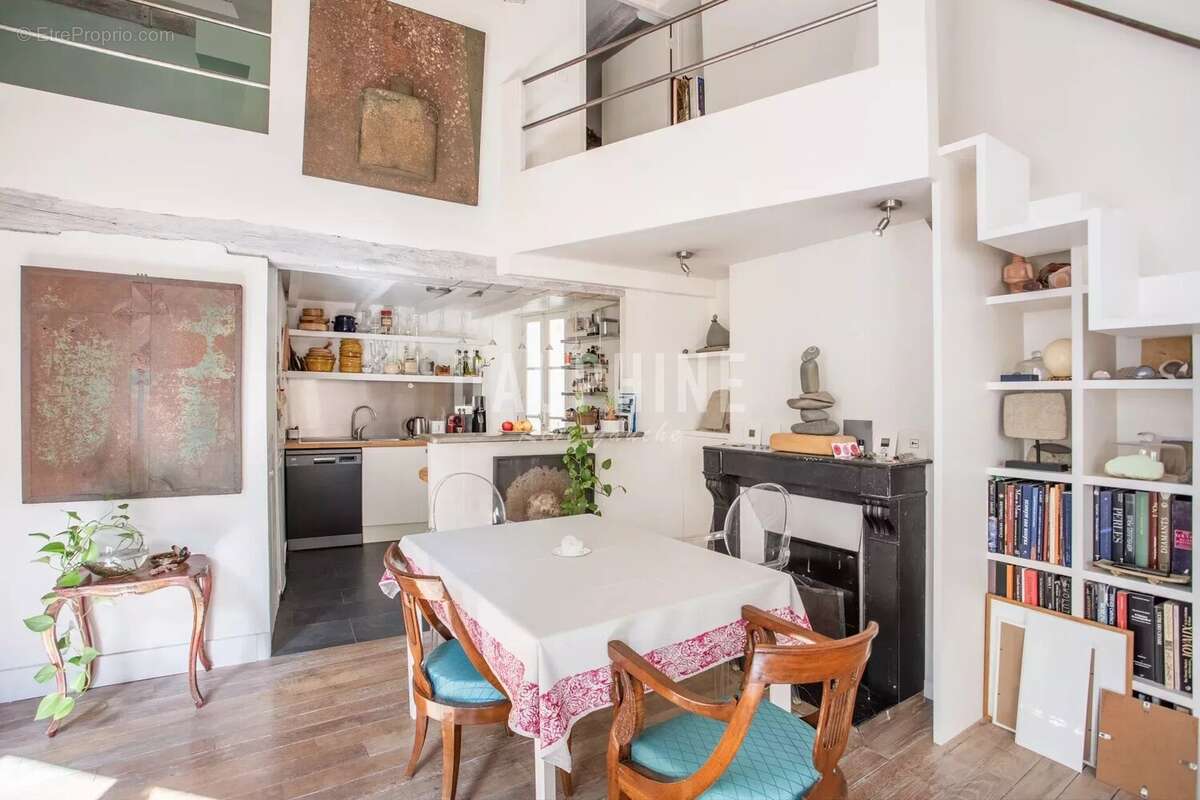 Appartement à PARIS-1E