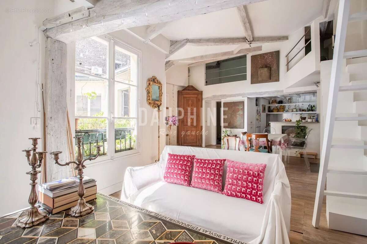 Appartement à PARIS-1E