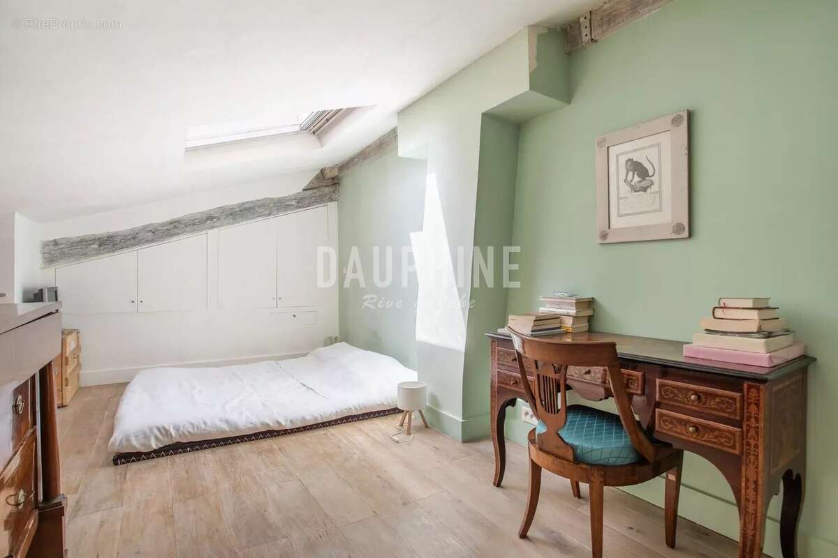 Appartement à PARIS-1E