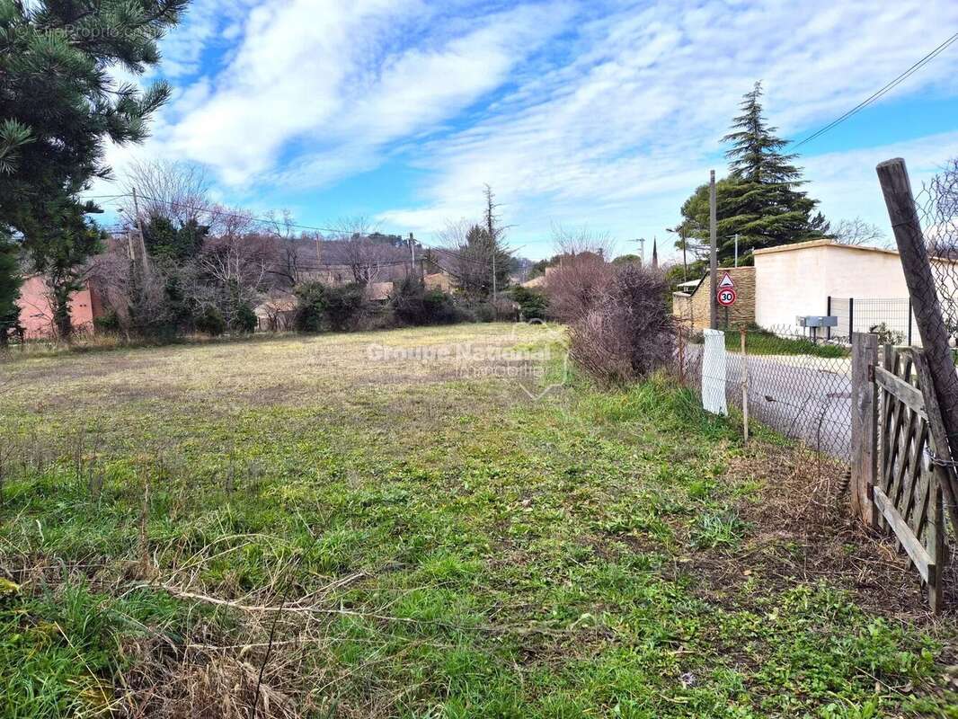 Terrain à MALEMORT-DU-COMTAT