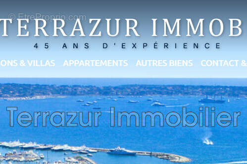 Parking à VALLAURIS