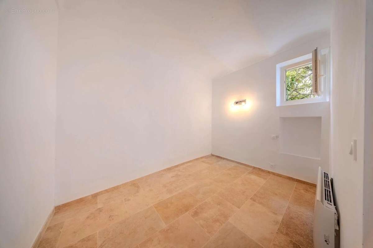 Appartement à LA COLLE-SUR-LOUP