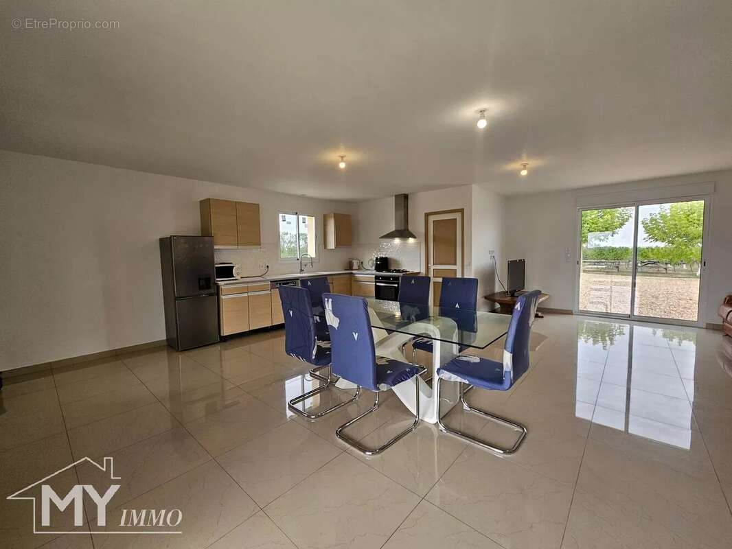 Maison à LES LEVES-ET-THOUMEYRAGUES