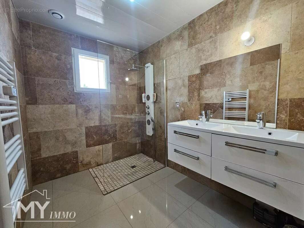 Maison à LES LEVES-ET-THOUMEYRAGUES