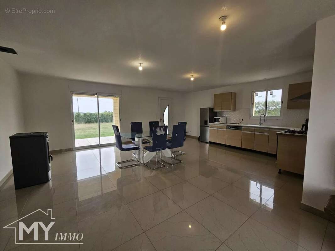 Maison à LES LEVES-ET-THOUMEYRAGUES