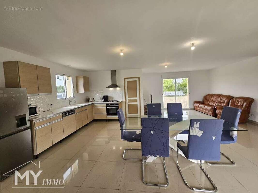 Maison à LES LEVES-ET-THOUMEYRAGUES