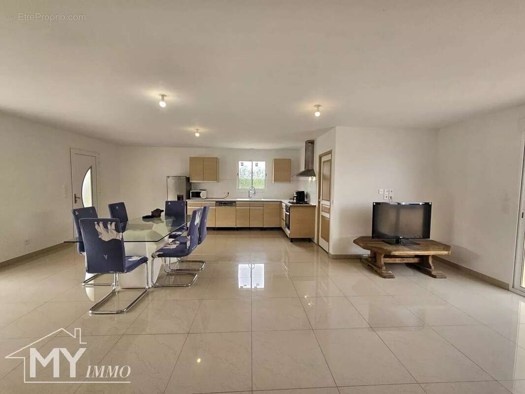 Maison à LES LEVES-ET-THOUMEYRAGUES