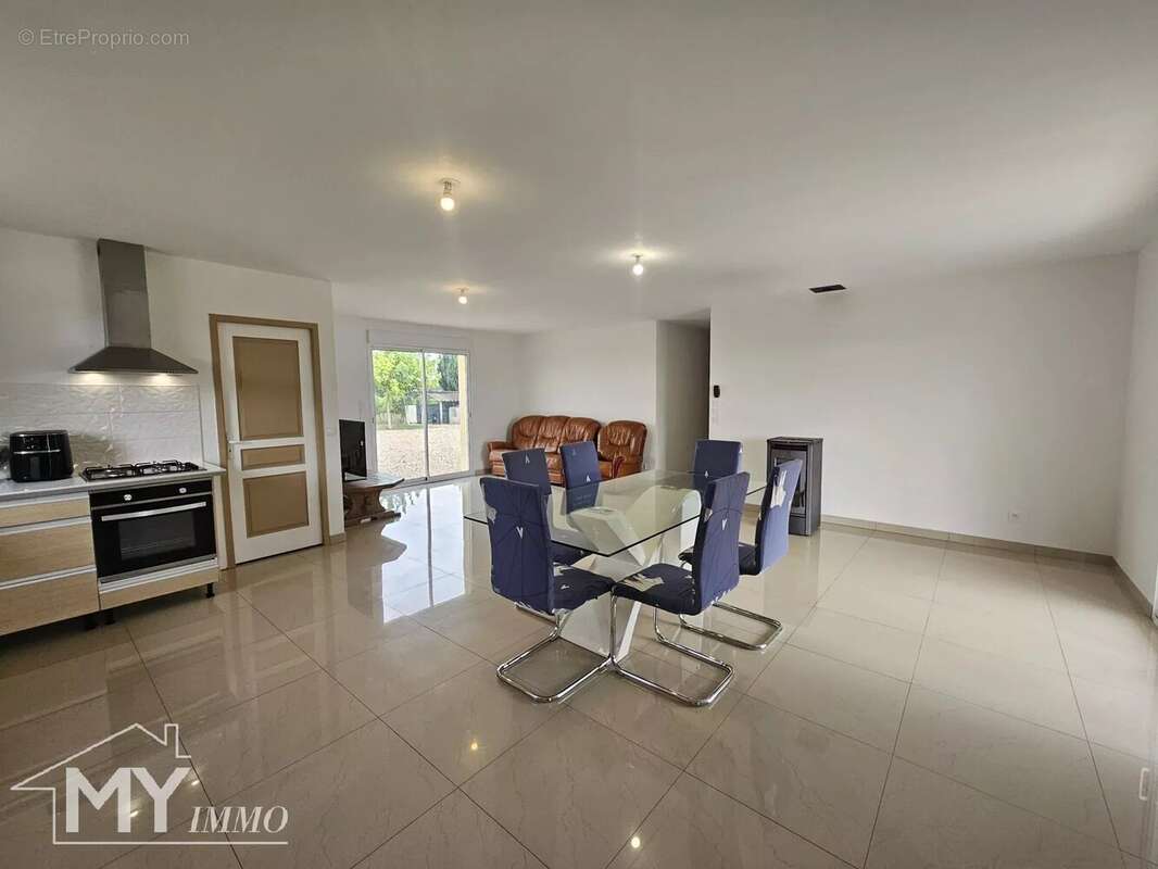 Maison à LES LEVES-ET-THOUMEYRAGUES