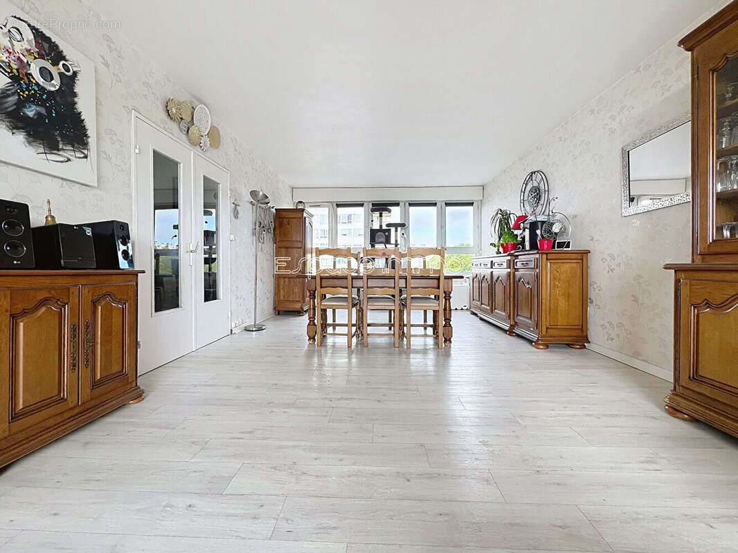 Appartement à MONT-SAINT-AIGNAN